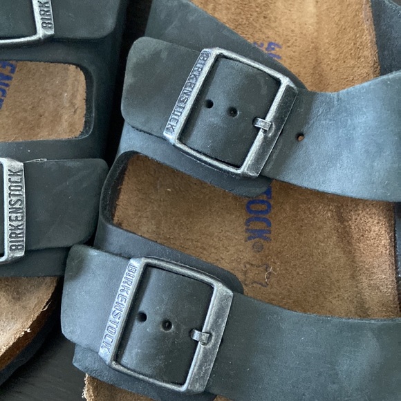 Men’s Arizona soft footbed Birkenstocks. Black leather, dark buckles. 44= US 11 - Picture 3 of 4